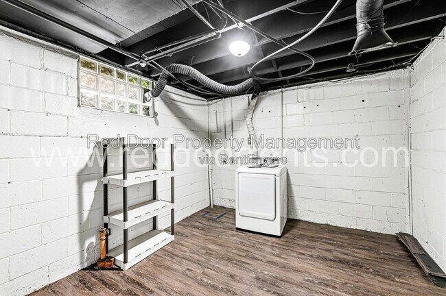 Building Photo - 129 E 49th St