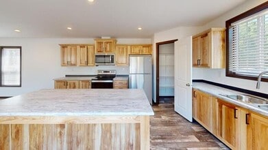 Building Photo - 133 Northwest Dr