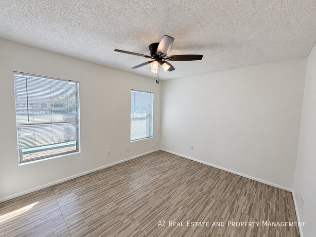 Building Photo - 4528 W Palm Ln