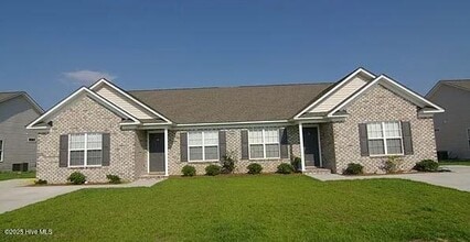 Building Photo - 2541 Saddleback Dr