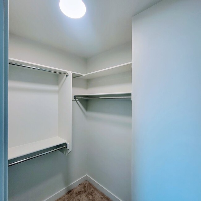 Building Photo - Stunning Townhomes!