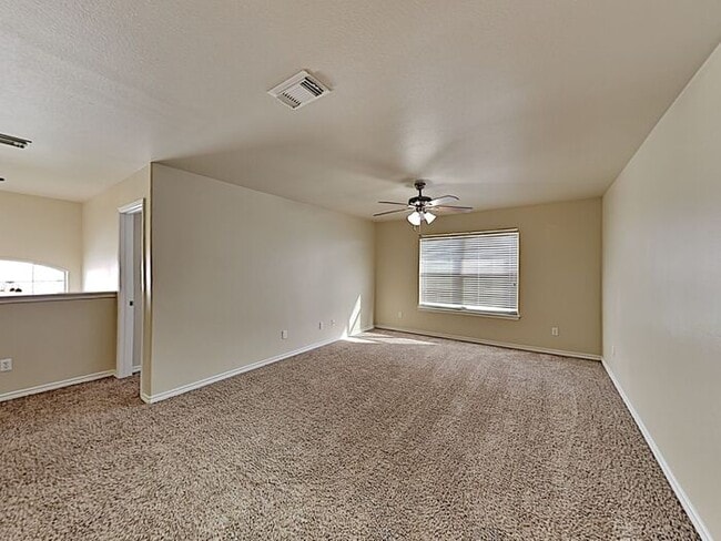 Building Photo - No Application Fees* $500 off 1st Months R...
