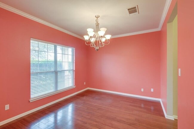 Building Photo - 14821 Fernhill Dr