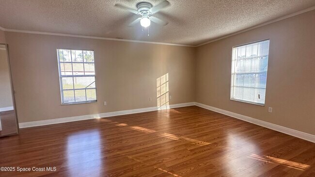 Building Photo - 301 Nesbitt St