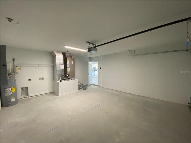 Building Photo - 2827 SW 140th Loop