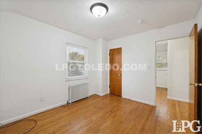 Building Photo - 606 W Poinsetta Ave