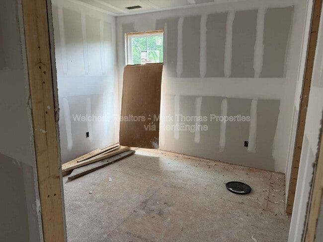 Building Photo - 1203 Fern St