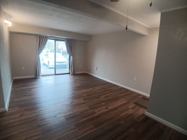 Building Photo - Blacksburg, 2 BR / 1 BA Available August 7th, 2026.