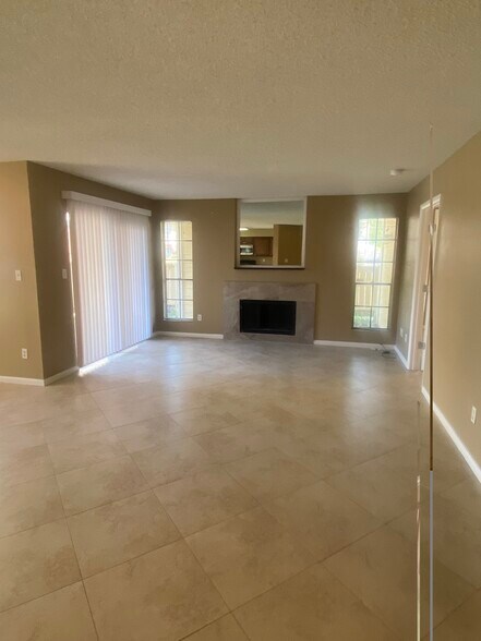 Building Photo - 8724 Mallard Reserve Dr