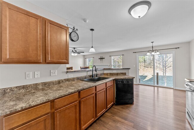 Building Photo - 467 Parkgate Dr