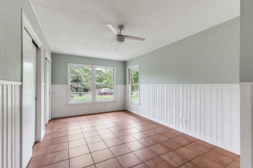 Building Photo - 11504 Oakwood Dr