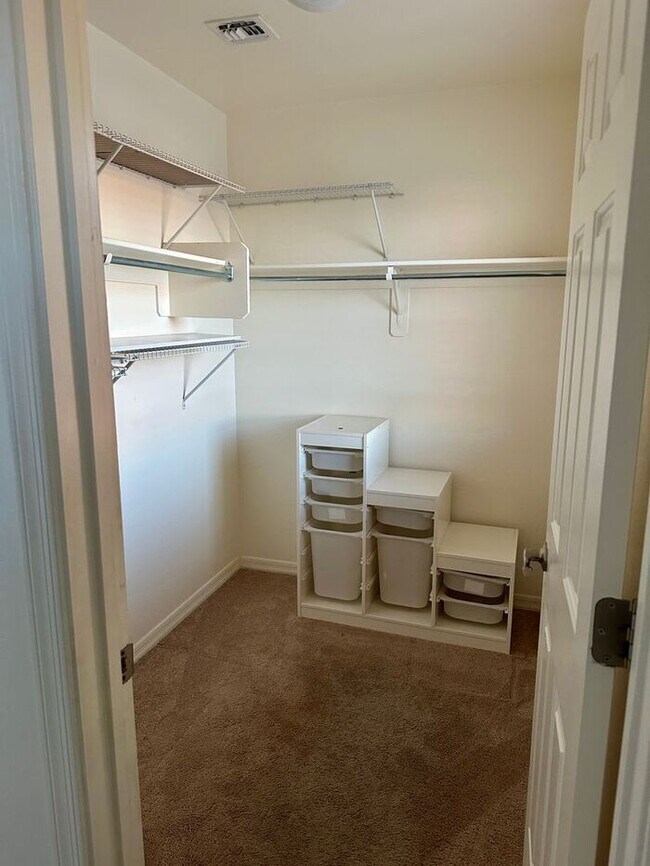 Building Photo - 1/2 MONTH FREE ON A 12 MONTH LEASE ! MOVE ...