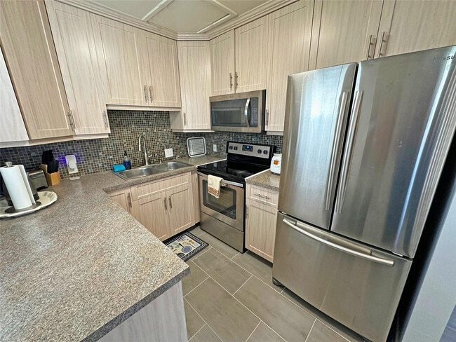 Building Photo - 543 Mansfield M