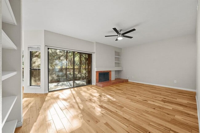 Building Photo - 4711 Spicewood Springs Rd