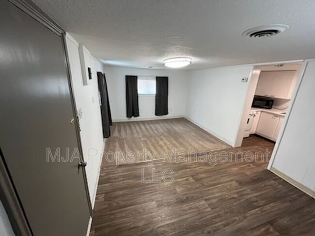 Building Photo - 11164 S Temple Dr