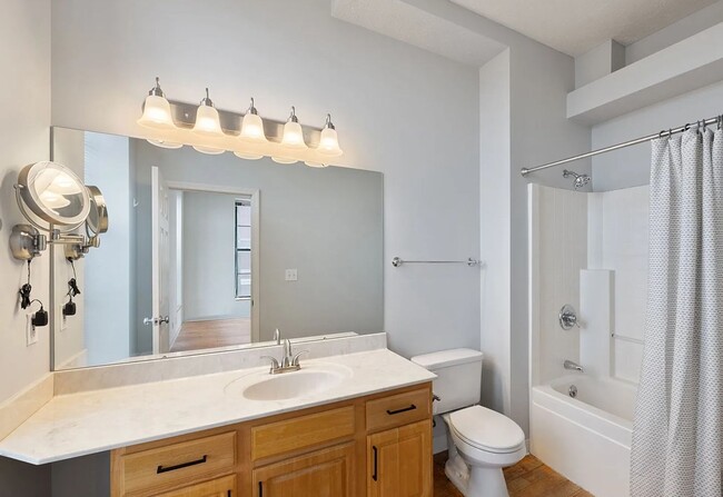 Building Photo - Main Street Loft Apartment
