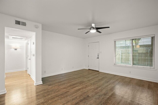 Building Photo - 2020 S Congress Ave