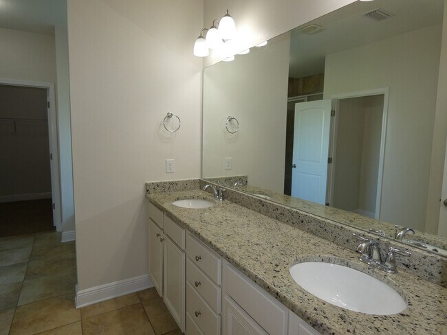 Building Photo - Spacious 5-Bedroom Home - Heart of Pace