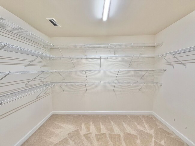 Building Photo - Beautiful 4BD, 3BA House with Bonus Family Room, Large Fenced Backyard, and Finished 2-Car Garage...