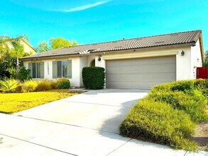 Building Photo - Single story house with Mountain views - c...
