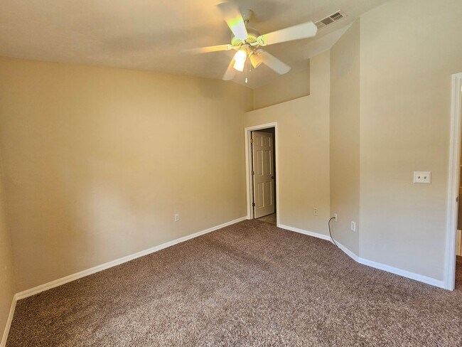 Building Photo - 3575 SW 30th Way