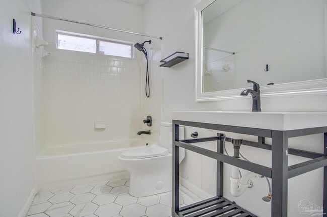 Building Photo - 1200 Jasper St