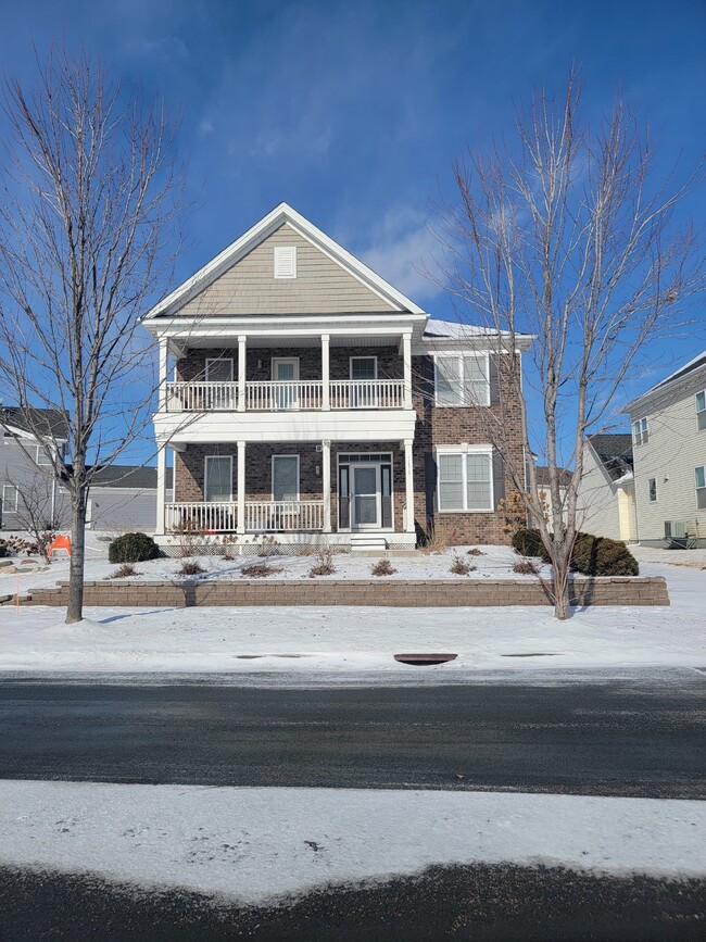 Primary Photo - Check out this HUGE home in Maple Grove lo...