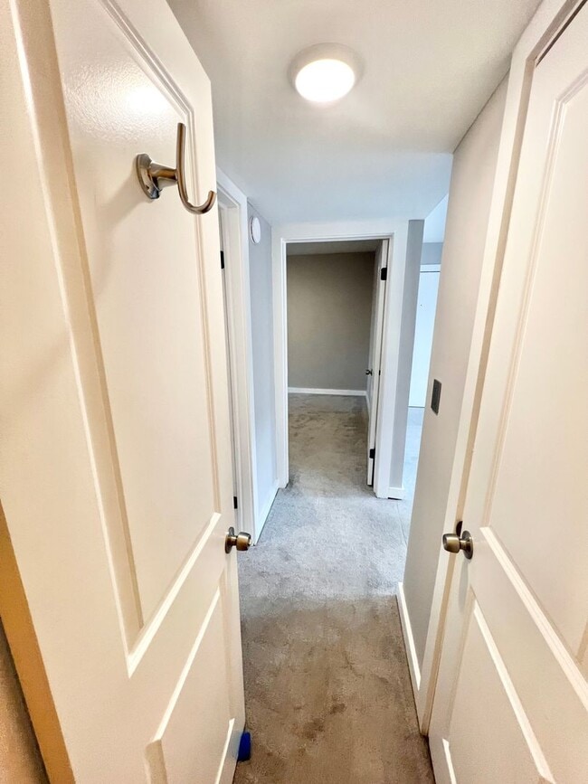 Building Photo - Meridian Apartments