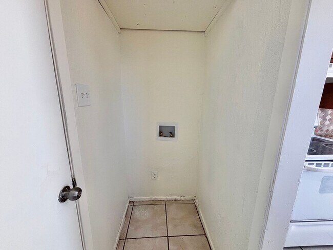 Building Photo - Freshly Remodeled 3 Bedroom 2 Bathroom Home in Frenship ISD