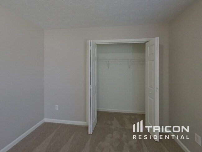 Building Photo - 2252 Red Rose Ln