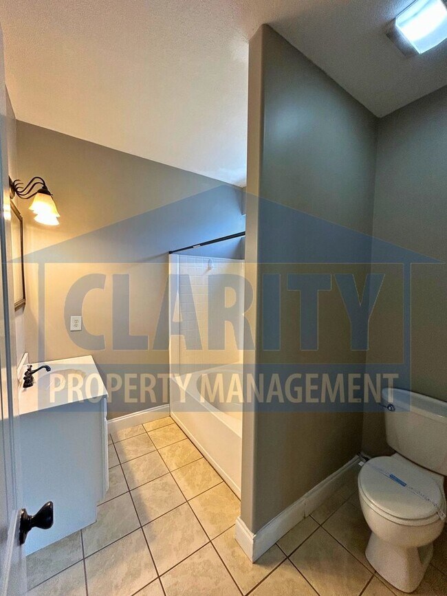 Building Photo - 3131 Pin Oaks Cir NE