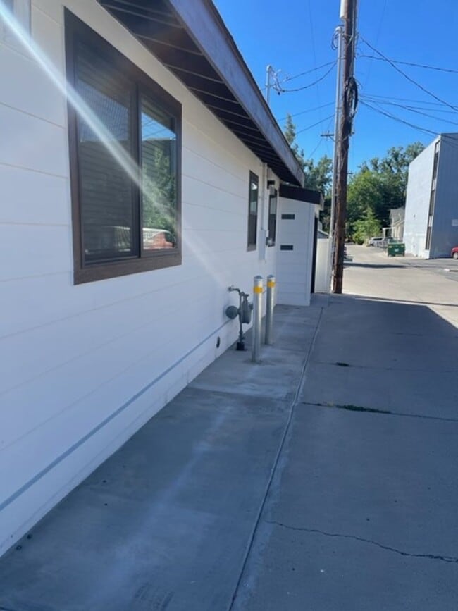 Building Photo - 2bd, 2ba Reno Bungalow in the Riverwalk Di...