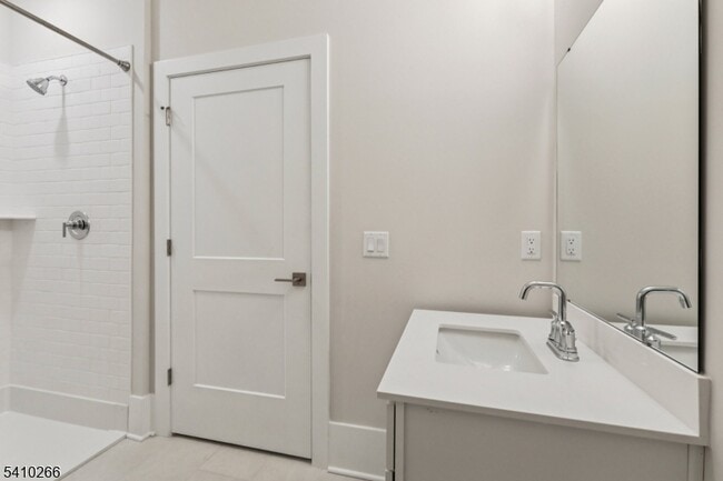 Building Photo - 179 Jasmine Dr