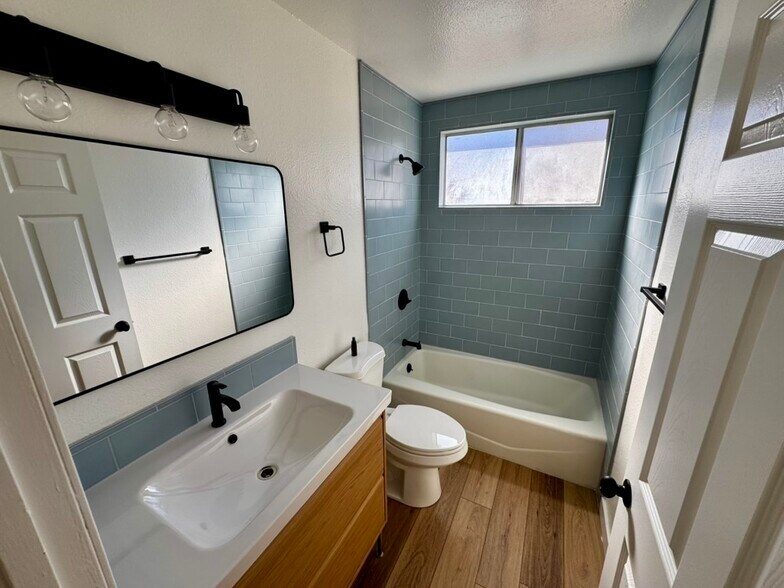 Building Photo - 658 W 23rd St