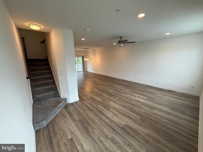 Building Photo - 12425 Jackson Ave