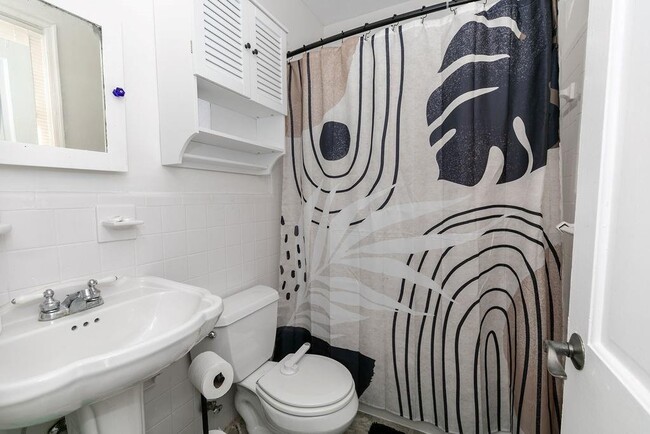 Building Photo - 936 East Lake Dr