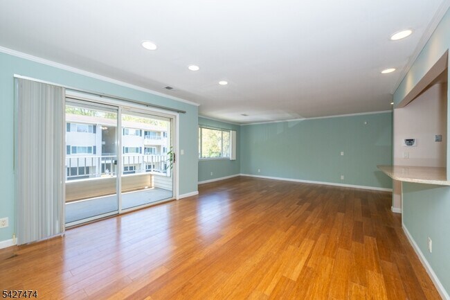 Building Photo - 50 W Lindsley Rd