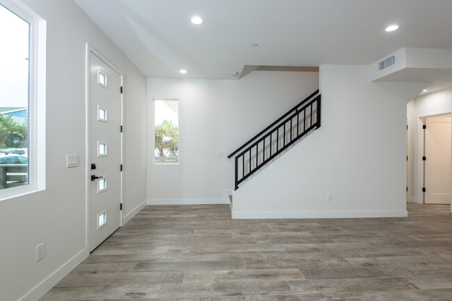 Building Photo - 154 Elder Ave