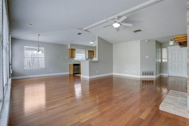 Building Photo - 911 Isernia Dr