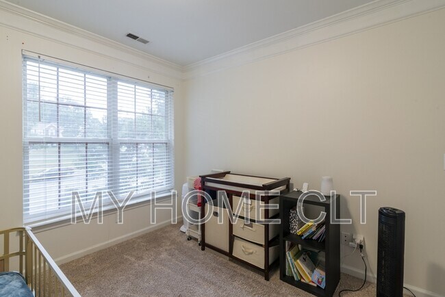 Building Photo - 10029 Dauphine Dr