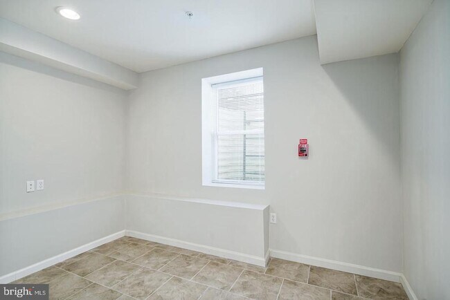 Building Photo - 2408 W Thompson St