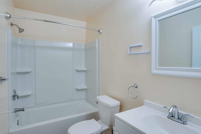 Building Photo - 266 S Villas Ct