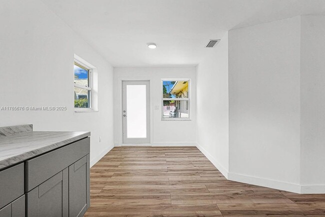 Building Photo - 128 NW 61st St