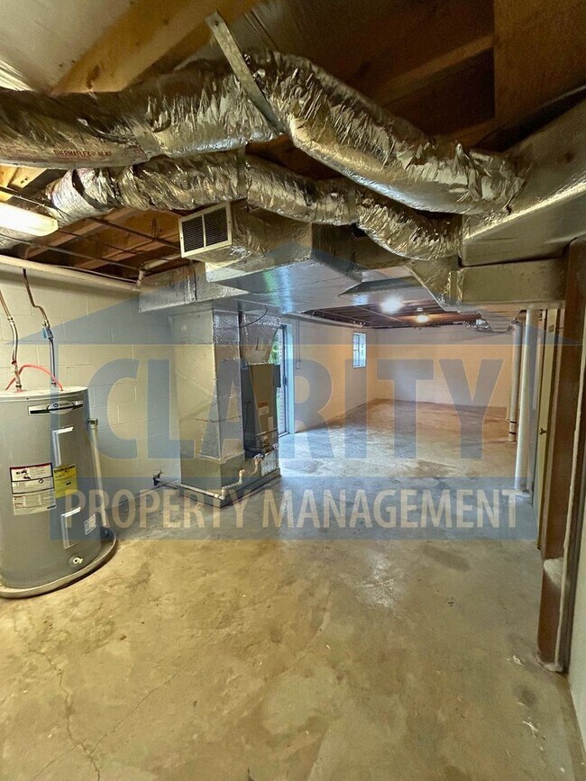 Building Photo - Three bedroom home w/ lots of storage!