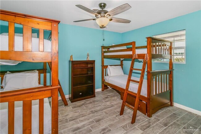 Building Photo - 18 W Hibiscus St