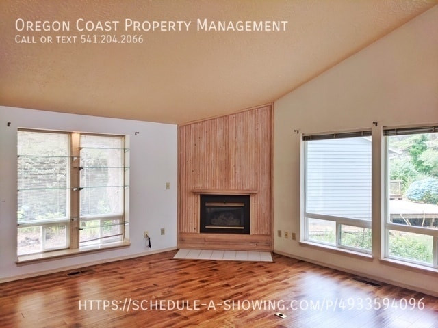 Building Photo - 1115 Walking Wood