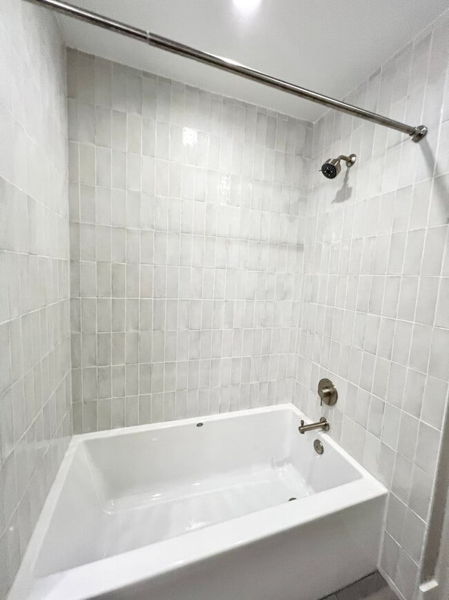 Building Photo - BRA19BS