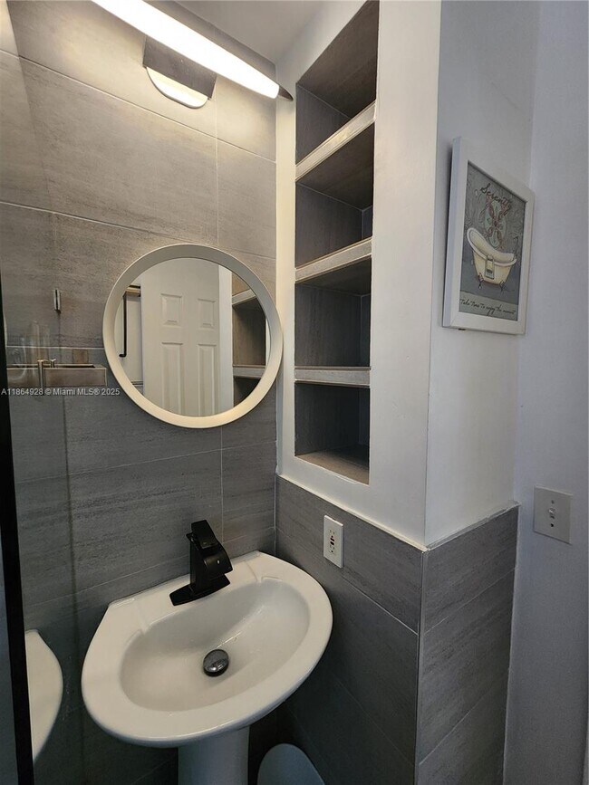 Building Photo - 315 Walnut St