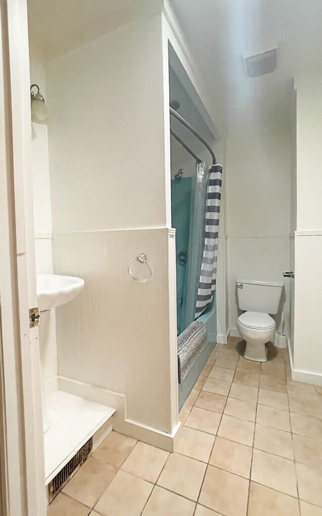 Building Photo - Three Bedroom Home in the Heart of Port Royal