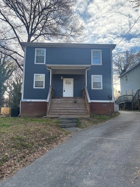 Building Photo - 559 Woodlawn Ave NW
